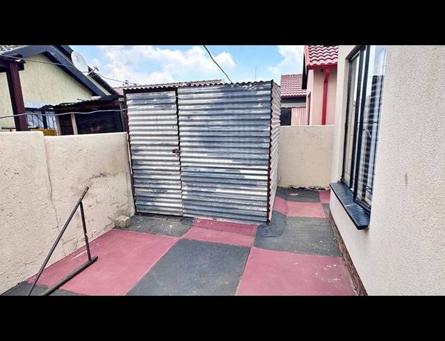 2 BEDROOM HOUSE FOR SALE IN SOSHANGUVE EAST EXT 4